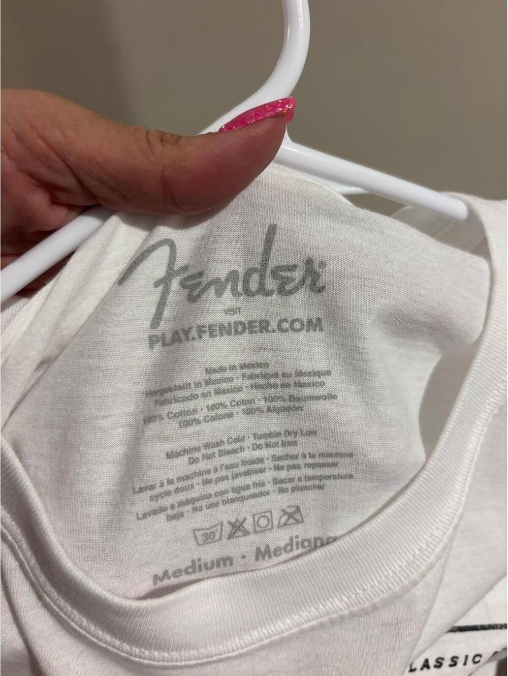 Fender Graphic Tee – White Guitar Logo Shirt (NWT) Medium - Picture 5 of 5